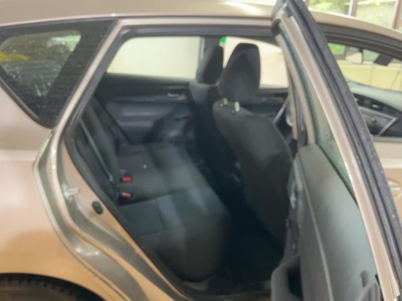 Toyota Auris 1.4 Turbodiesel Cool — zdjęcie 14