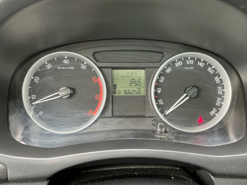 Skoda Roomster 1.6 Scout Plus Edition — zdjęcie 4