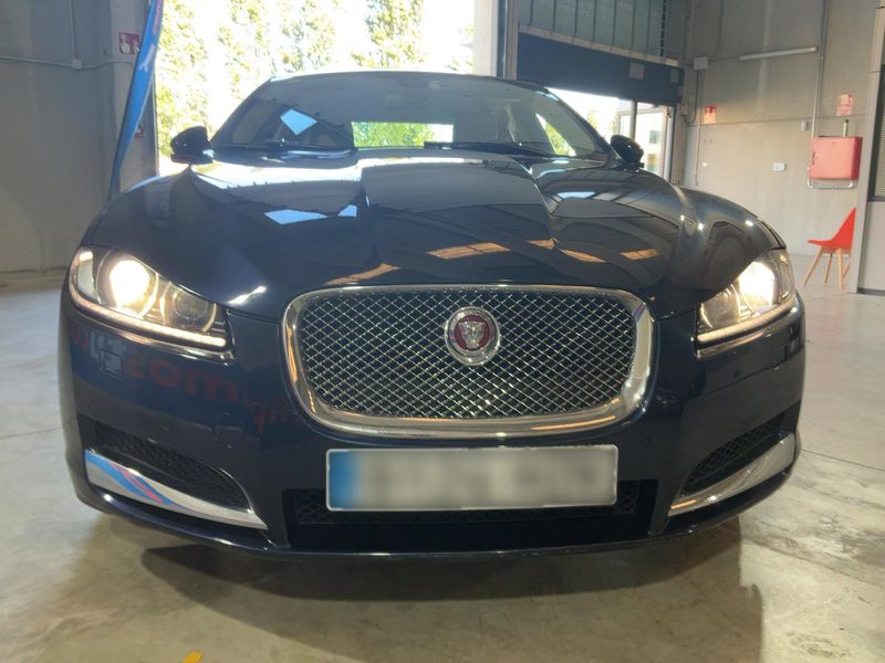 Jaguar XF 2.2 D — zdjęcie 9