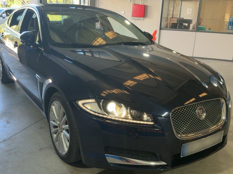 Jaguar XF 2.2 D — zdjęcie 8