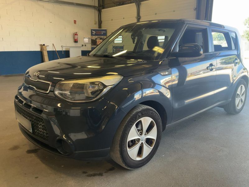 Kia Soul 1.6 CRDi M — zdjęcie 2