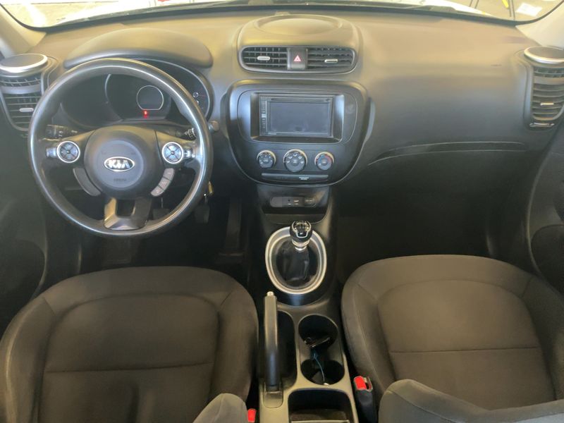 Kia Soul 1.6 CRDi M — zdjęcie 12