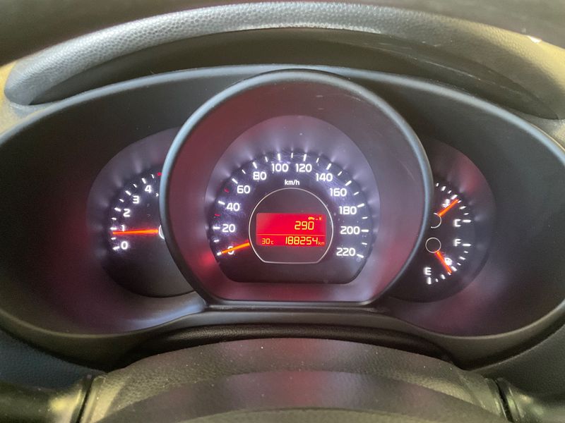 Kia Soul 1.6 CRDi M — zdjęcie 13