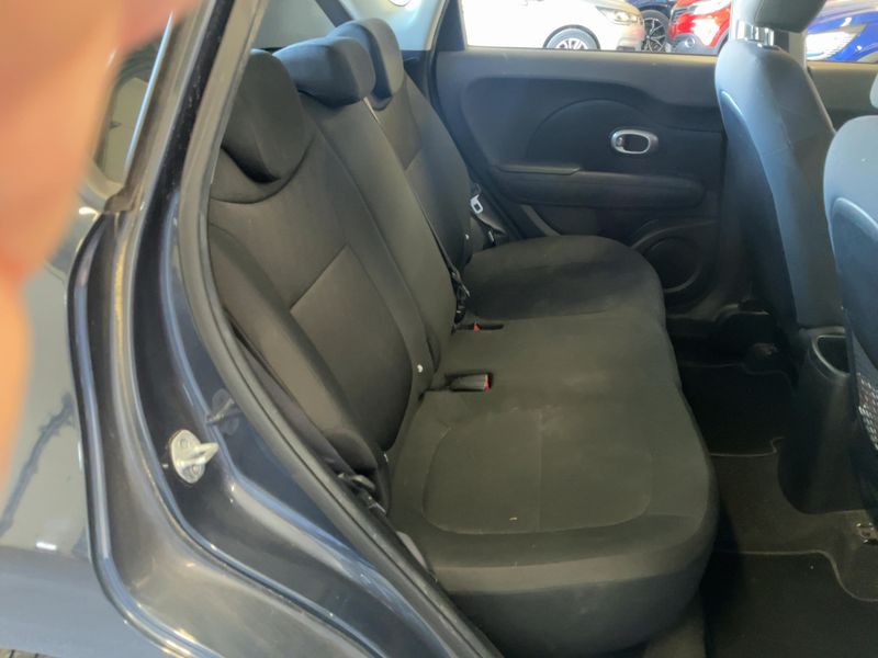 Kia Soul 1.6 CRDi M — zdjęcie 14