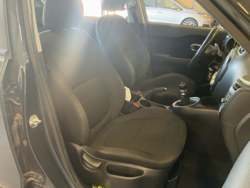 Kia Soul 1.6 CRDi M — zdjęcie 11