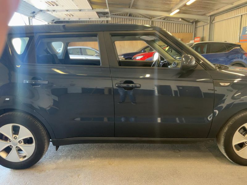 Kia Soul 1.6 CRDi M — zdjęcie 7
