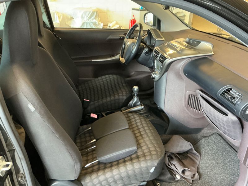 Toyota iQ 1.0 VVT-i — zdjęcie 3