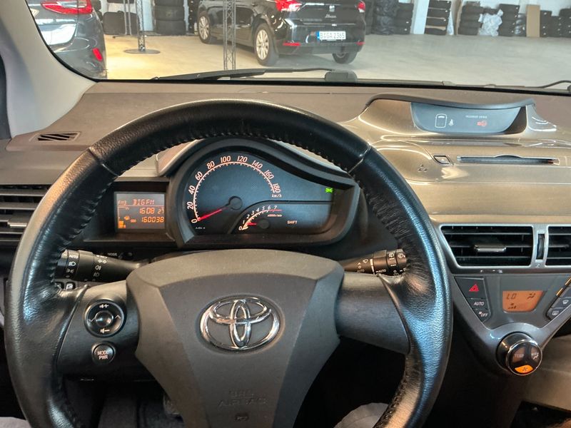 Toyota iQ 1.0 VVT-i — zdjęcie 4