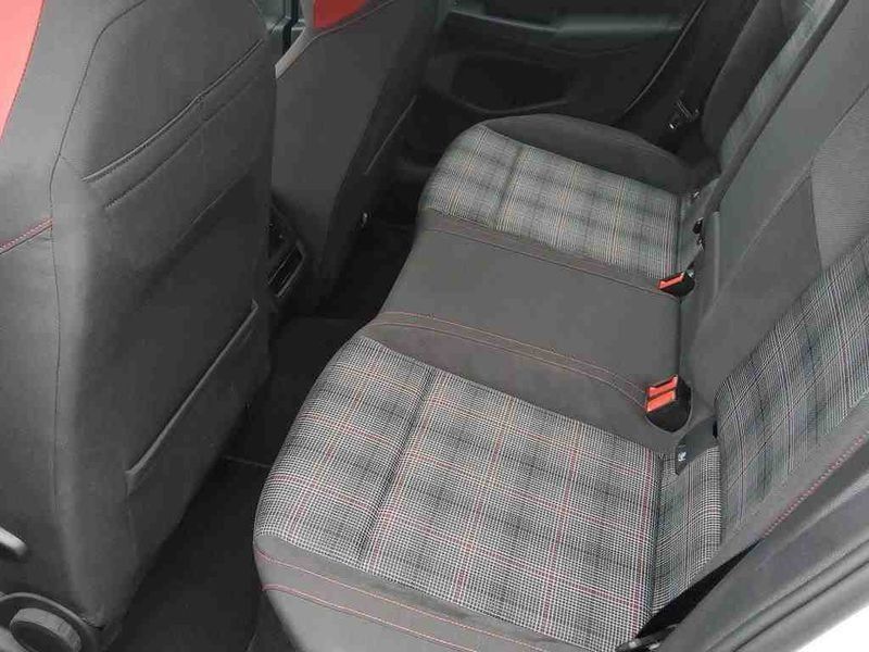 Volkswagen Golf VIII 2.0 TSI GTI — zdjęcie 12