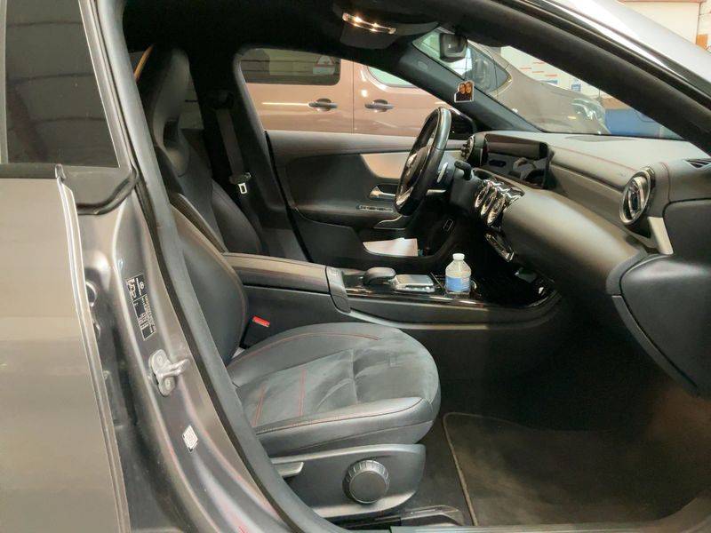 Mercedes-Benz CLA-Klasse CLA 200 AMG Line — zdjęcie 11
