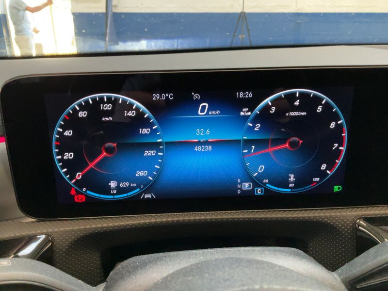 Mercedes-Benz CLA-Klasse CLA 200 AMG Line — zdjęcie 13