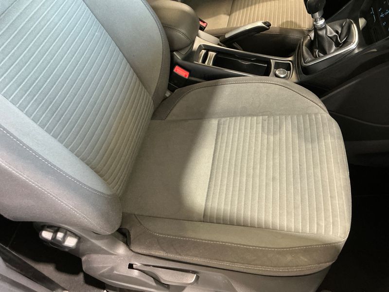 Ford C-Max 1.0 EcoBoost Titanium 2017 – снимка 26