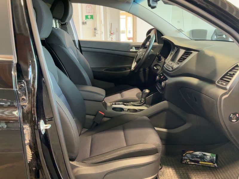 Hyundai Tucson 1.7 CRDi Classic blue 2WD — zdjęcie 11
