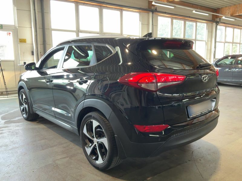 Hyundai Tucson 1.7 CRDi Classic blue 2WD — zdjęcie 3