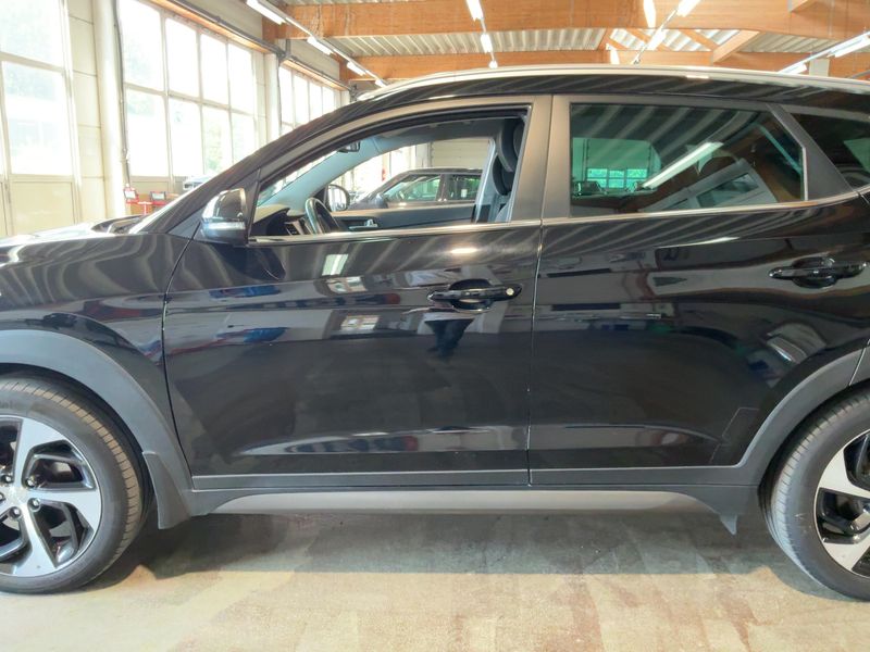 Hyundai Tucson 1.7 CRDi Classic blue 2WD — zdjęcie 4