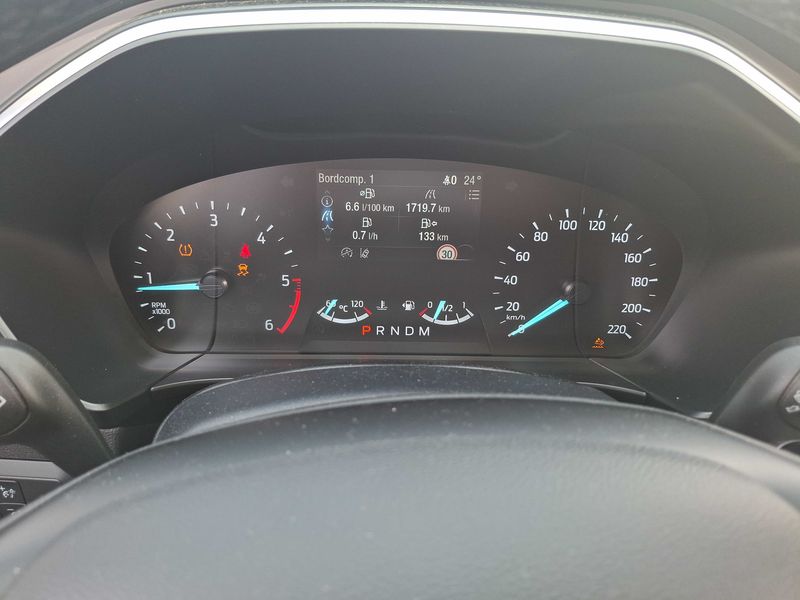 Ford Kuga 2.0 TDCi EcoBlue Titanium X — zdjęcie 12