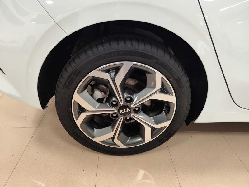 Kia cee'd 1.6 CRDi Mild-Hybrid Tech — zdjęcie 17