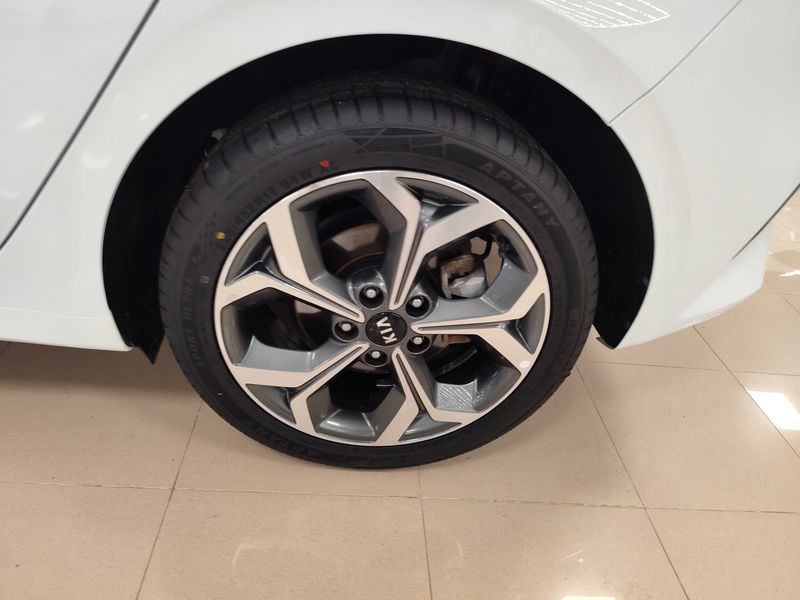 Kia cee'd 1.6 CRDi Mild-Hybrid Tech — zdjęcie 18