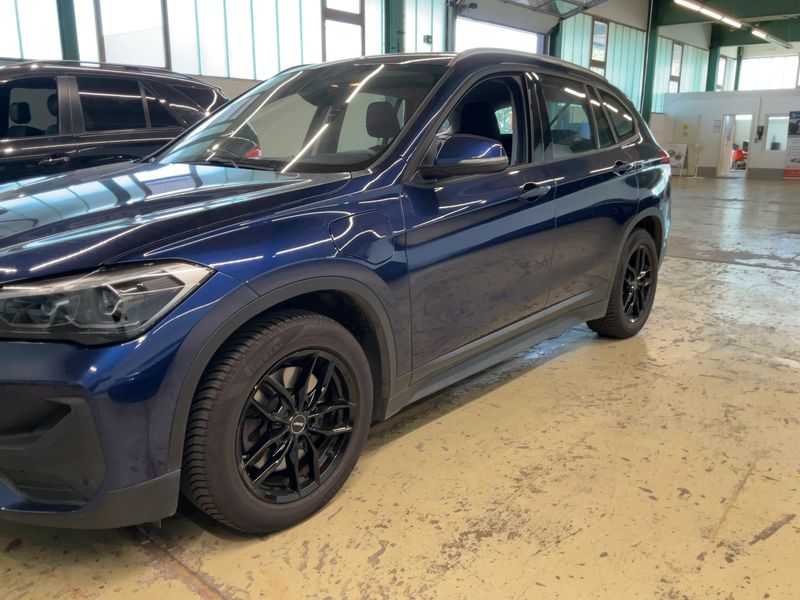 BMW X1 xDrive 25e Advantage — zdjęcie 2