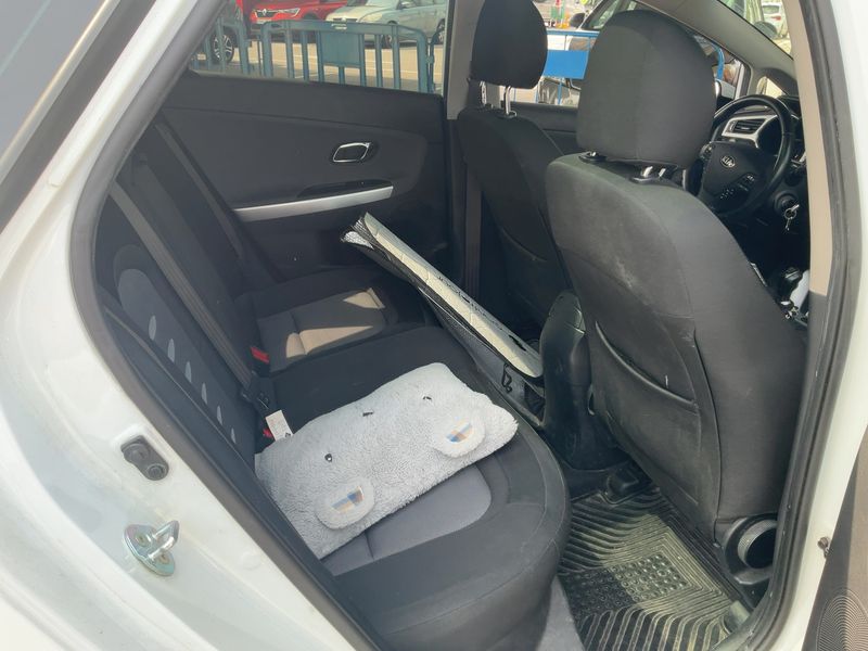 Kia cee'd 1.6 CRDi Drive — zdjęcie 14