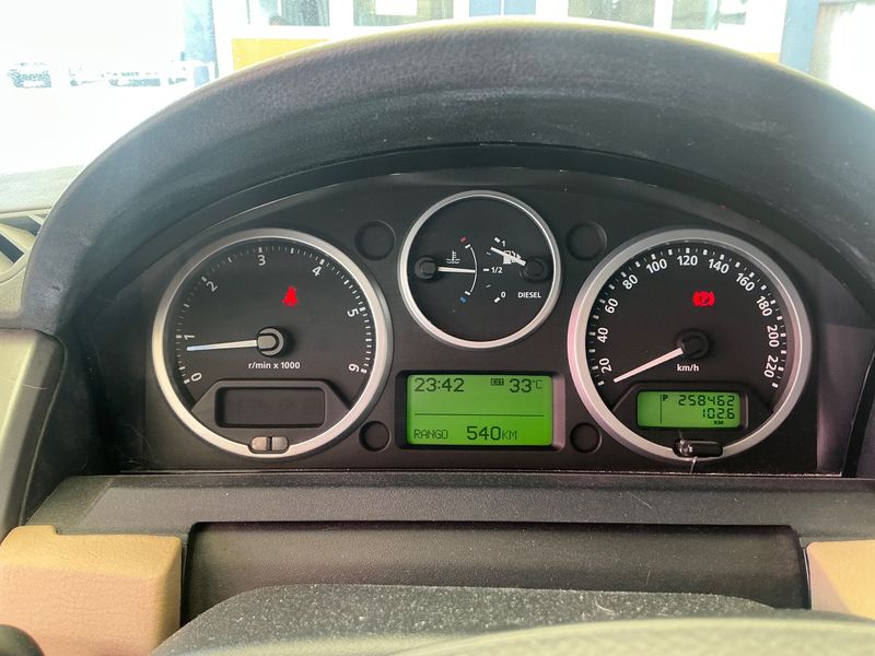 Land Rover Discovery 2.7 Td V6 TD SE — zdjęcie 13