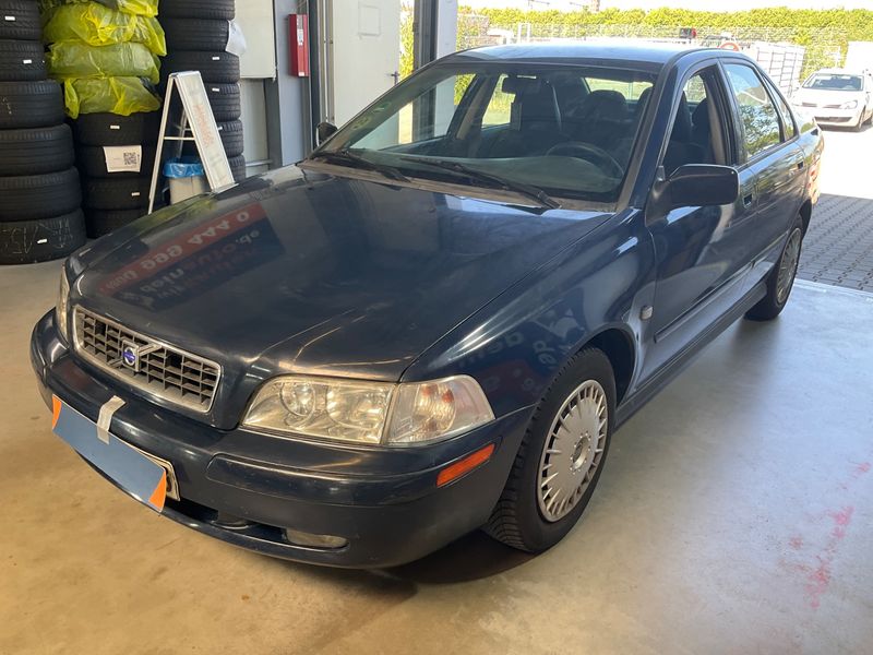 Volvo S40 1.6 — zdjęcie 1