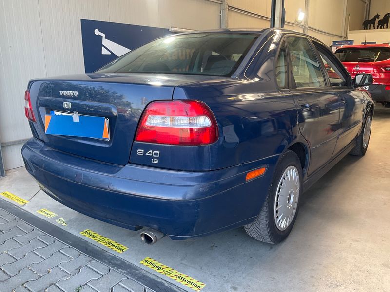 Volvo S40 1.6 — zdjęcie 2
