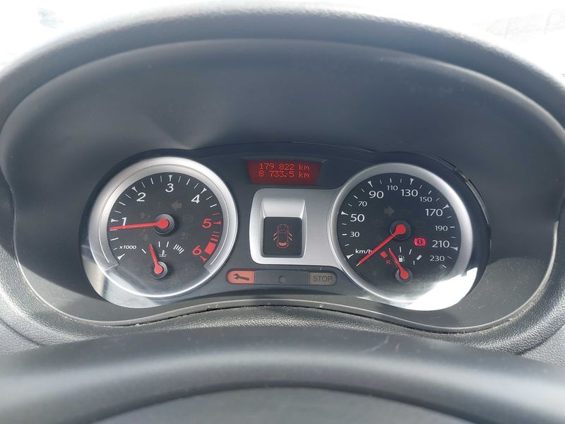 Renault Clio 1.5 dCi Expression Clim — zdjęcie 12