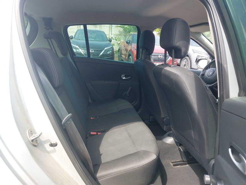 Renault Clio 1.5 dCi Expression Clim — zdjęcie 13