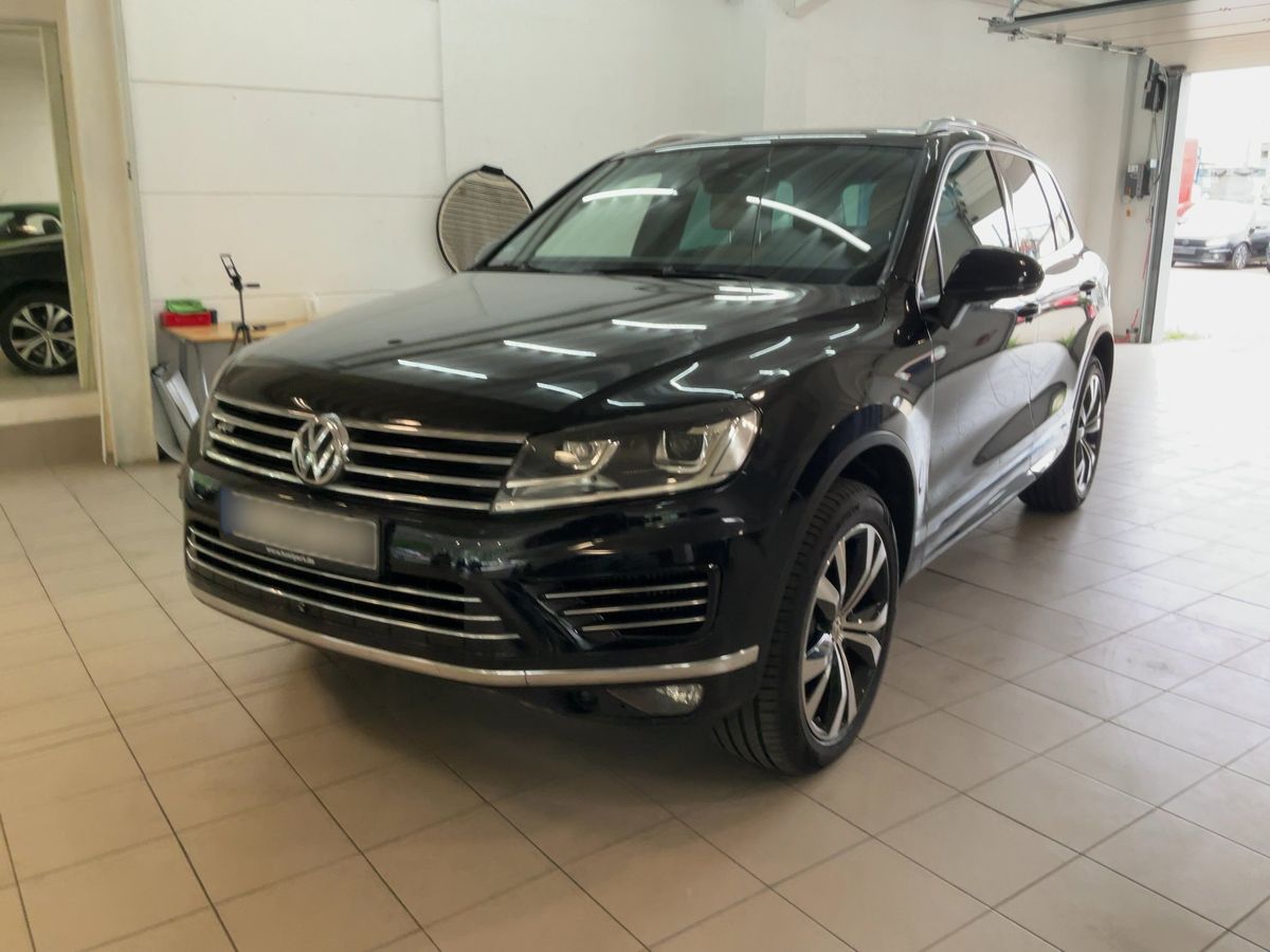 Volkswagen Touareg 2017 — photo 1