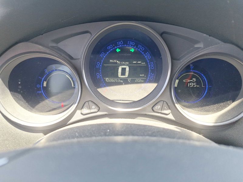 Citroen C4 1.6 HDi Exclusive — zdjęcie 12