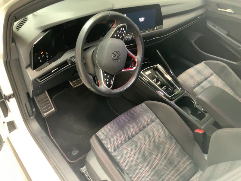 Volkswagen Golf VIII 2.0 TSI GTI — zdjęcie 11