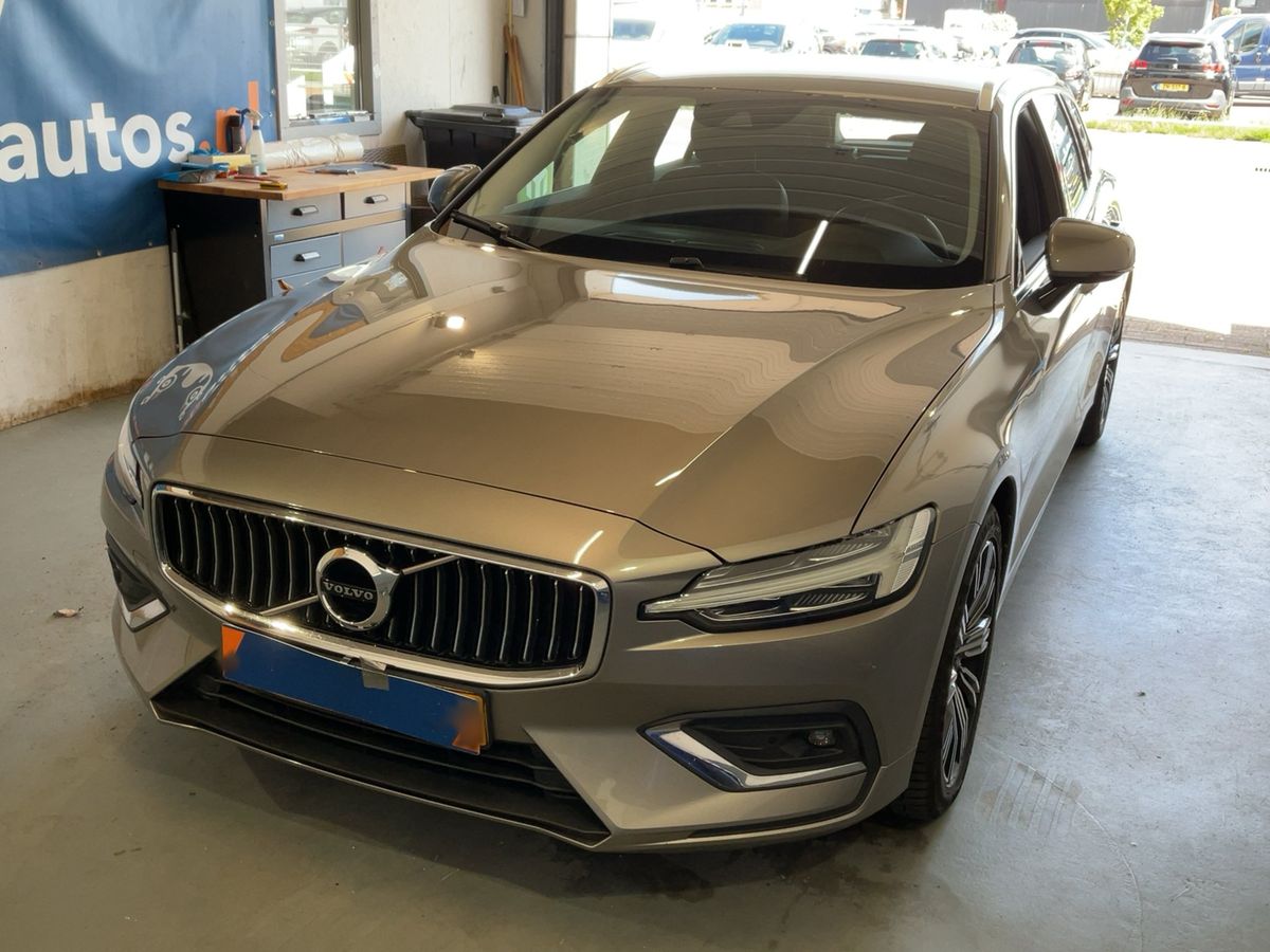 Volvo V60 2019 — photo 1