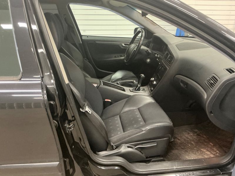 Volvo V70 2.4 Kinetic — zdjęcie 3