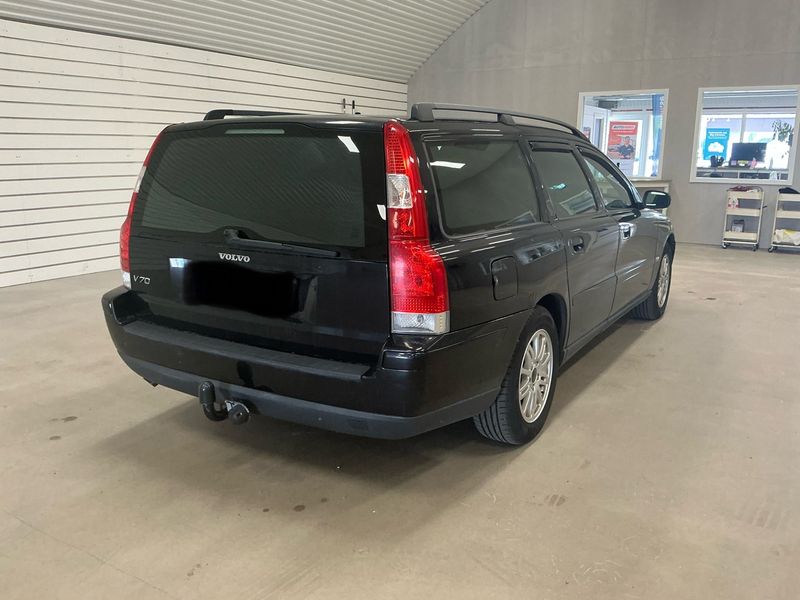 Volvo V70 2.4 Kinetic — zdjęcie 2