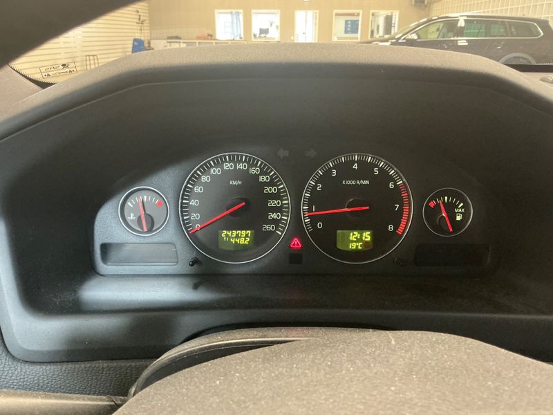 Volvo V70 2.4 Kinetic — zdjęcie 4