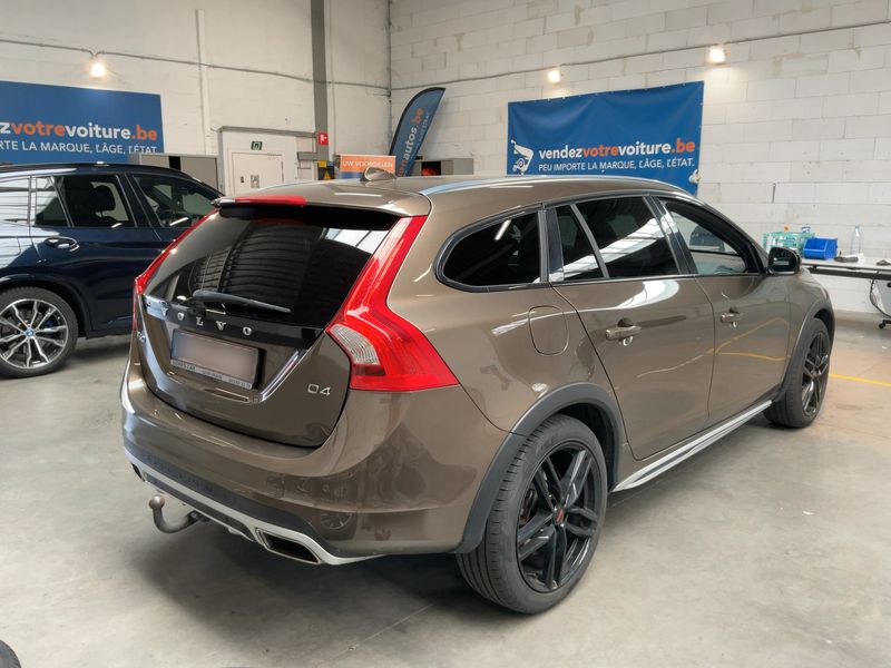 Volvo V60 Cross Country 2.0 D4 Summum — zdjęcie 6