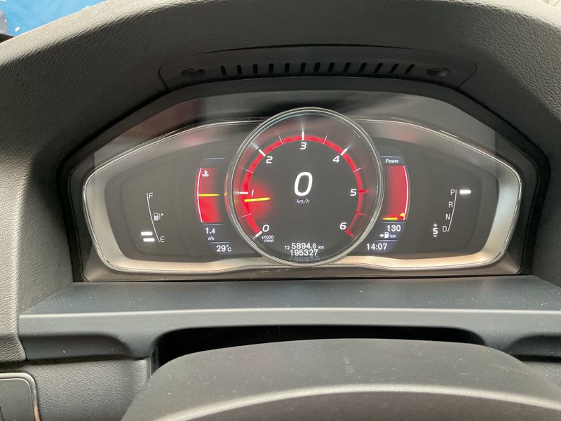 Volvo V60 Cross Country 2.0 D4 Summum — zdjęcie 13