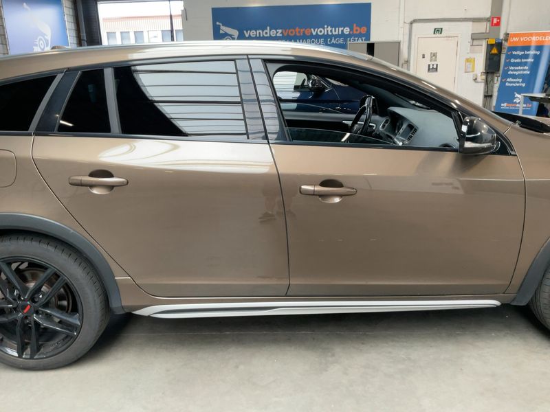Volvo V60 Cross Country 2.0 D4 Summum — zdjęcie 7