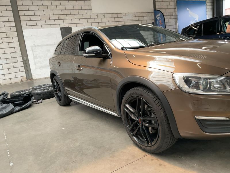 Volvo V60 Cross Country 2.0 D4 Summum — zdjęcie 8