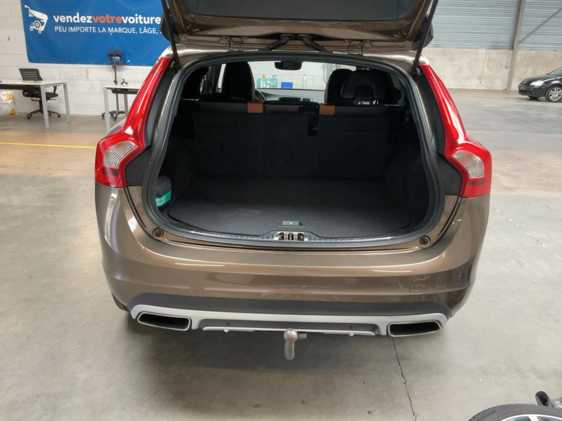 Volvo V60 Cross Country 2.0 D4 Summum — zdjęcie 10