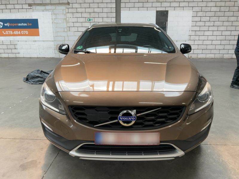 Volvo V60 Cross Country 2.0 D4 Summum — zdjęcie 9