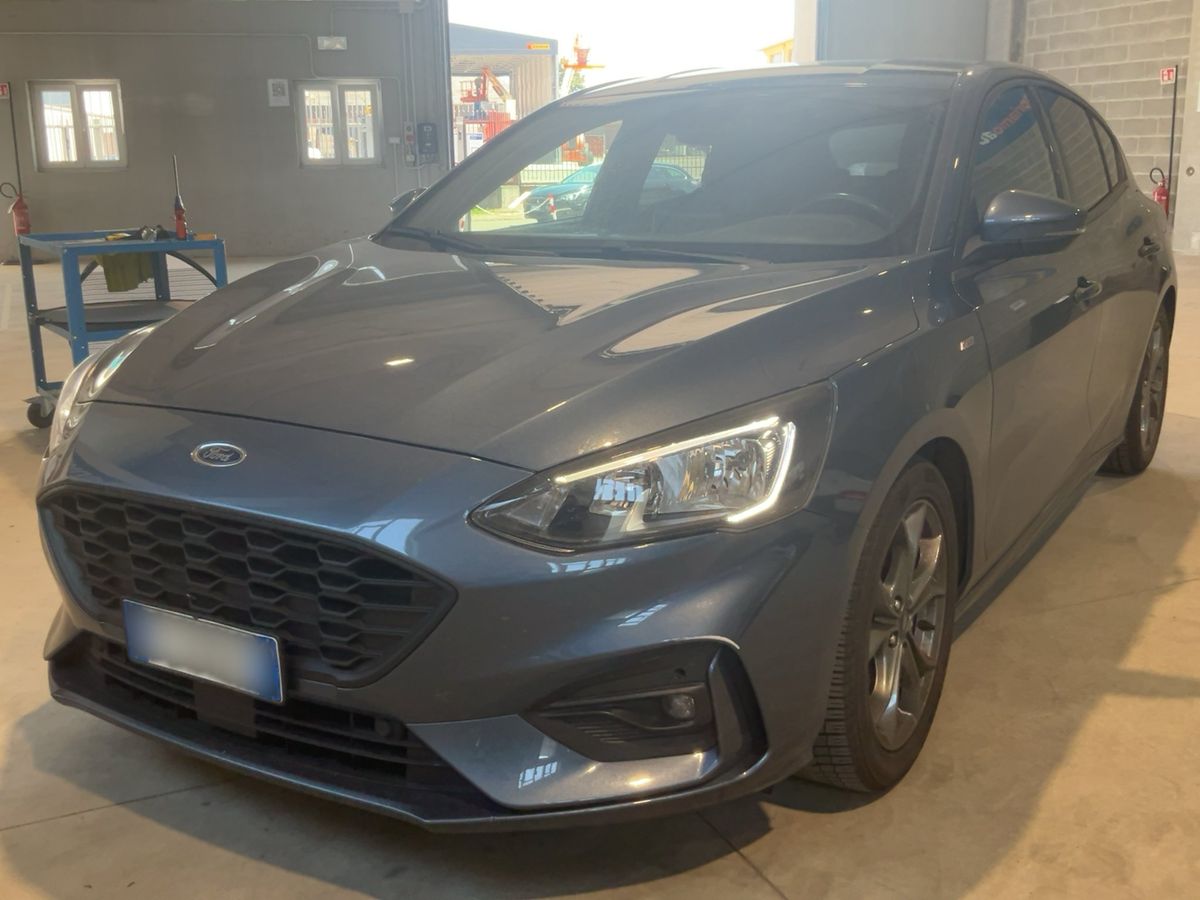 Ford Focus 2018 — photo 1