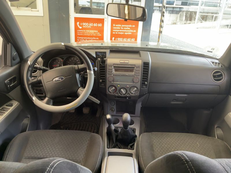 Ford Ranger 2.5 TDCi Doppelkabine 4x4 XLT — zdjęcie 12