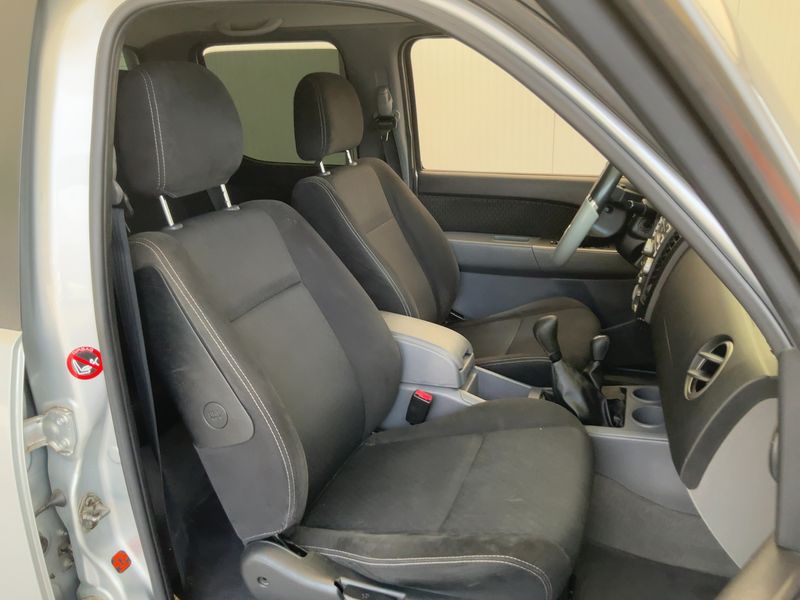 Ford Ranger 2.5 TDCi Doppelkabine 4x4 XLT — zdjęcie 11