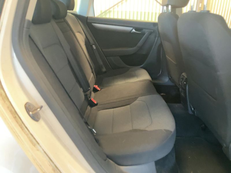 Volkswagen Passat 1.6 TDI Comfortline BlueMotion Tech 2014 – снимка 19