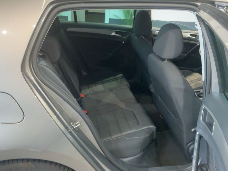 Volkswagen Golf VII 2.0 TDI Comfortline BlueMotion Tech 2016 – снимка 19