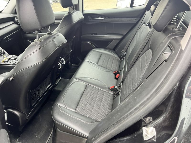 Alfa Romeo Stelvio 2.2 JTDM Executive 2WD — zdjęcie 13