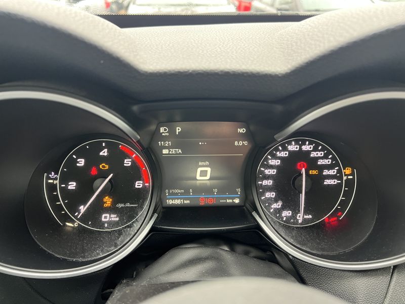 Alfa Romeo Stelvio 2.2 JTDM Executive 2WD — zdjęcie 12