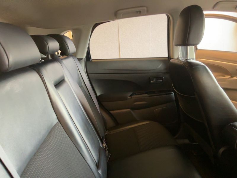 Citroen C4 Aircross 1.6 e-HDi Exclusive 4WD — zdjęcie 14